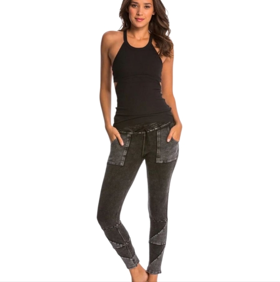 FP Movement by Free People Pants - FP MOVEMENT Free People KYOTO Athletic Leggings In Washed Black Lrg